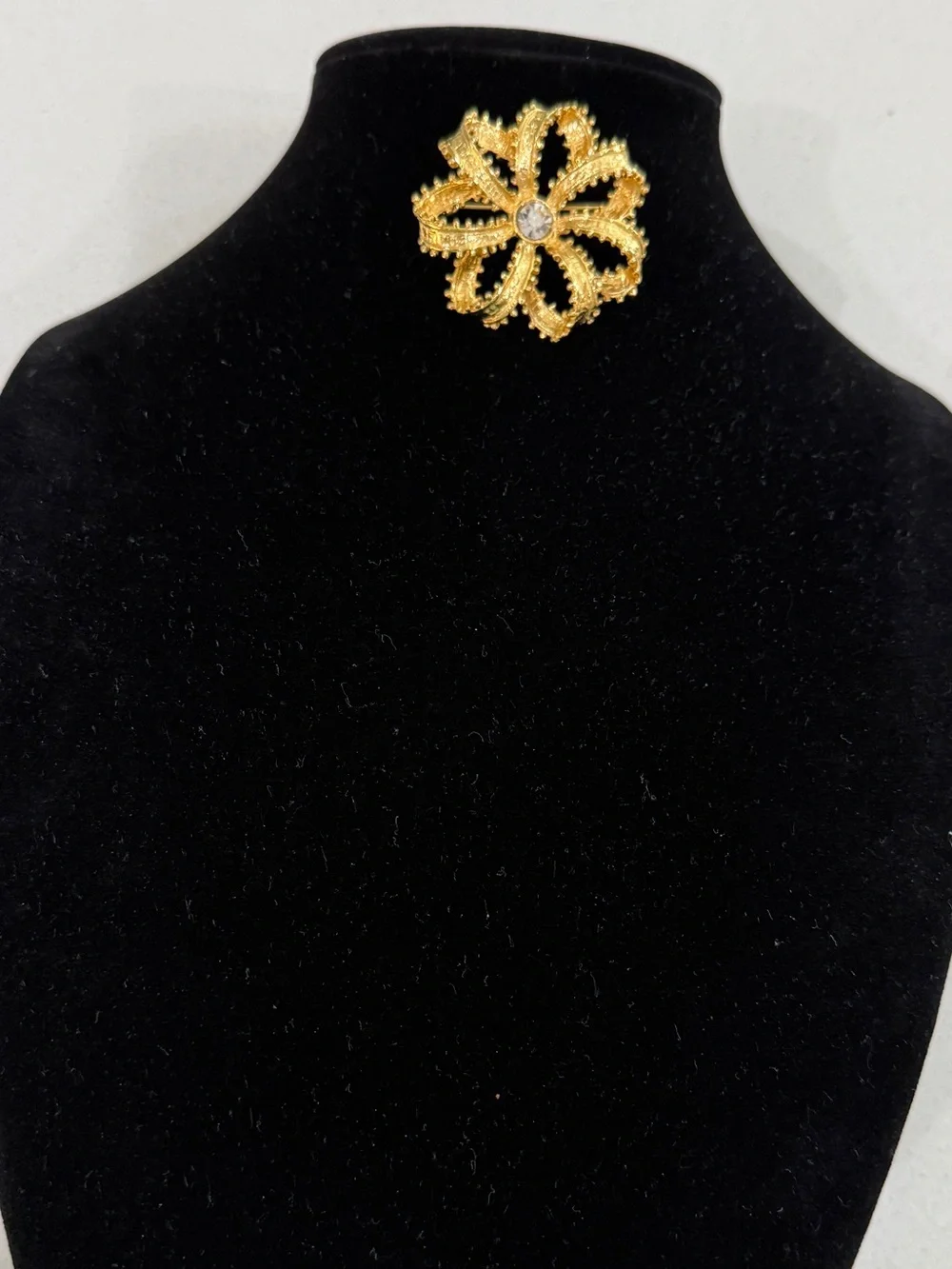 GRAZIANO Gold-Tone Floral Pin Brooch with Center Rhinestone